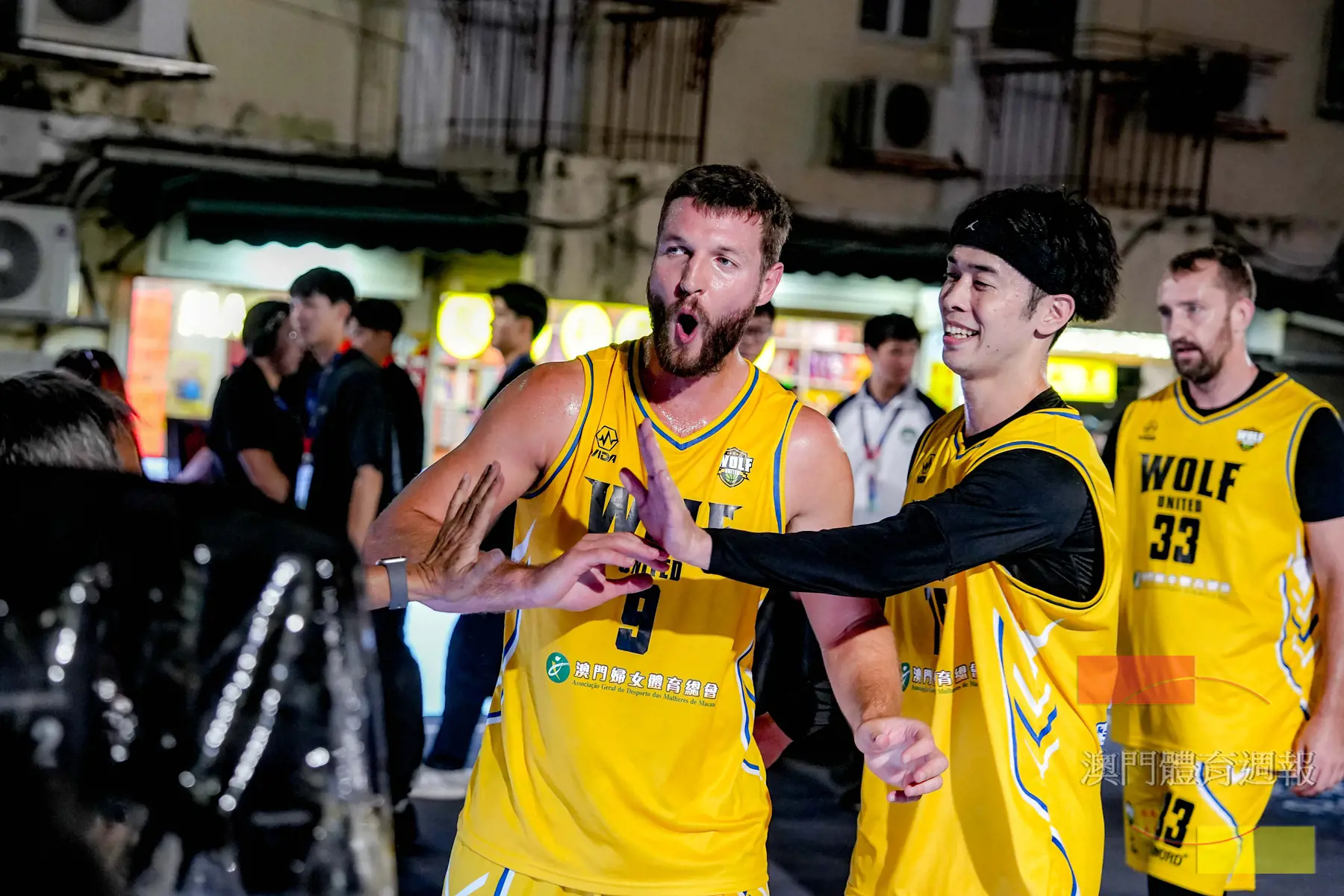 副1 華米奧（左1）相當享受比賽氣氛.jpg